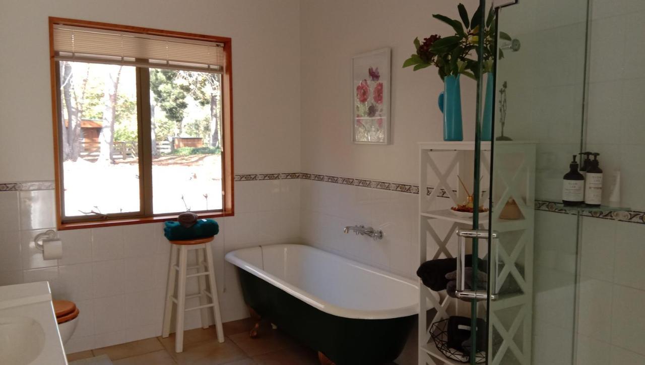 Rose & Stream Retreat Apartment Waikuku Bagian luar foto