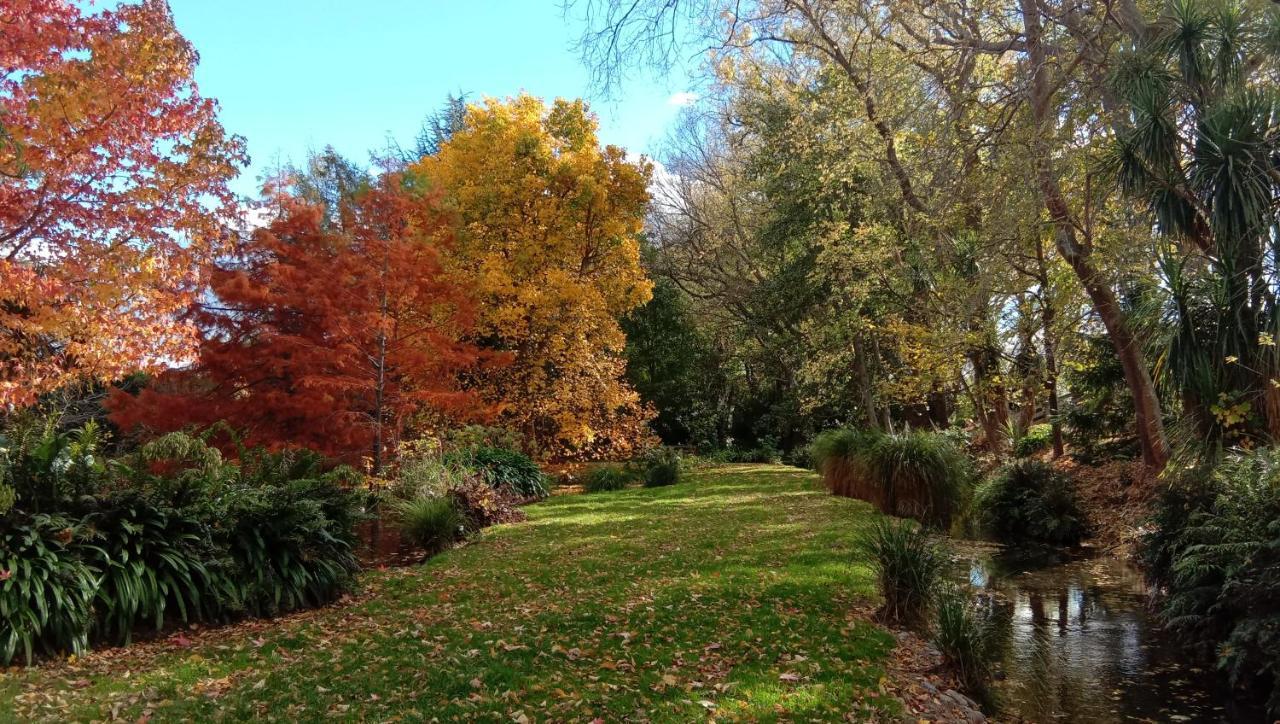 Rose & Stream Retreat Apartment Waikuku Bagian luar foto